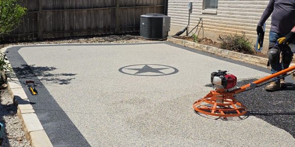 Vuba Stone decorative patio in tan is sharp and clean looking with a darker tan border with a decorative Lone Star in a circle